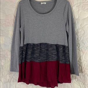 FANTASTIC FAWN. Women's long sleeve Top. Size M.